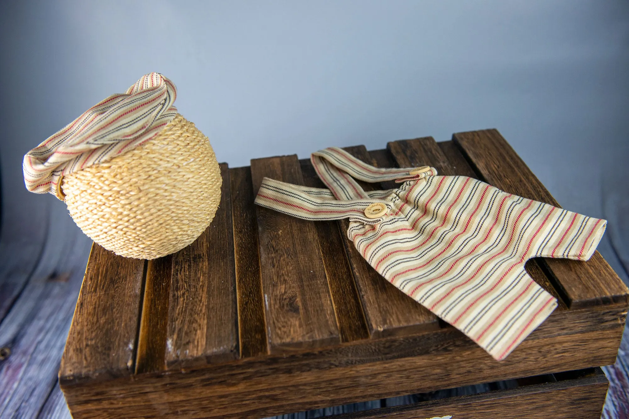 SET Dungarees & Newsboy Cap Stripes Pattern